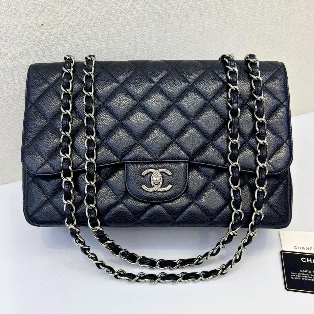 Chanel Classic maxi single flap