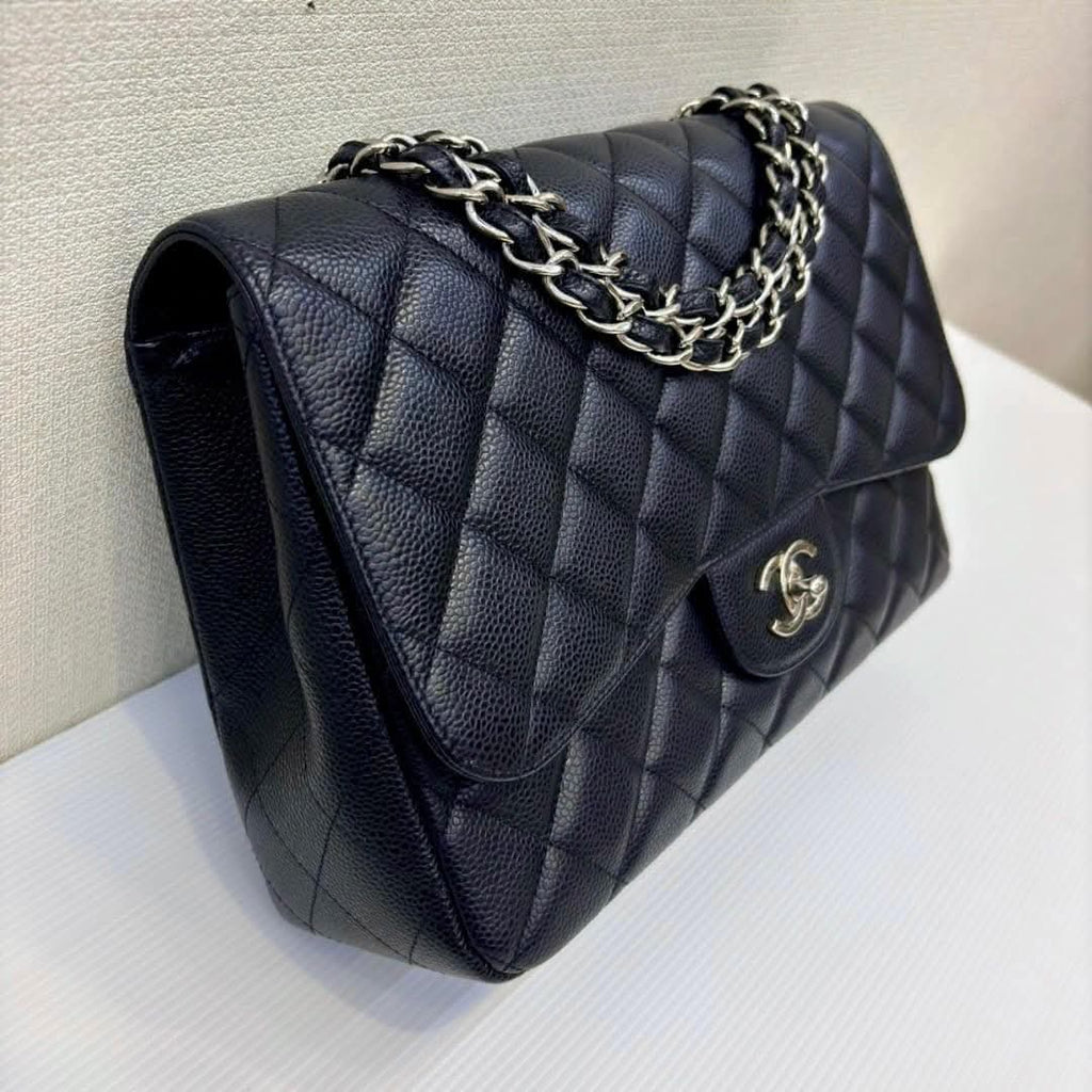 Chanel Classic maxi single flap