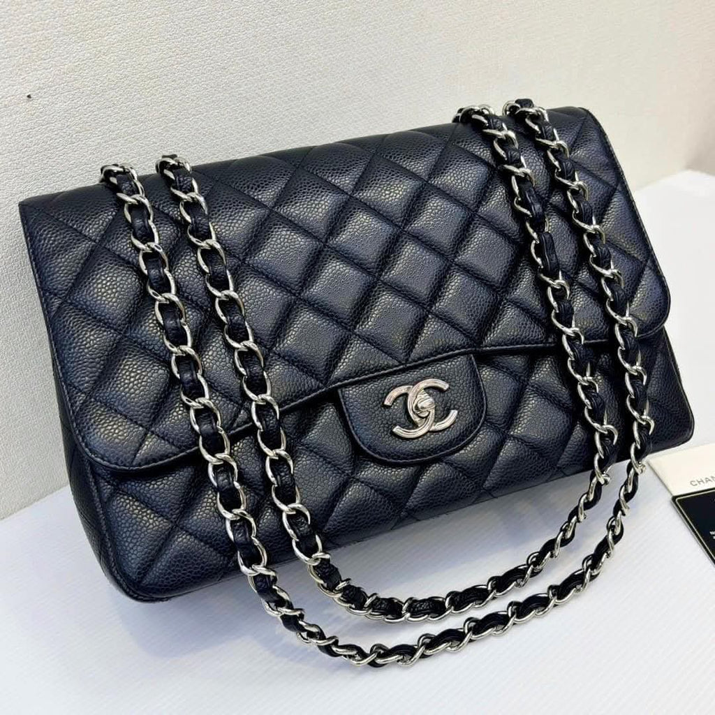 Chanel Classic maxi single flap