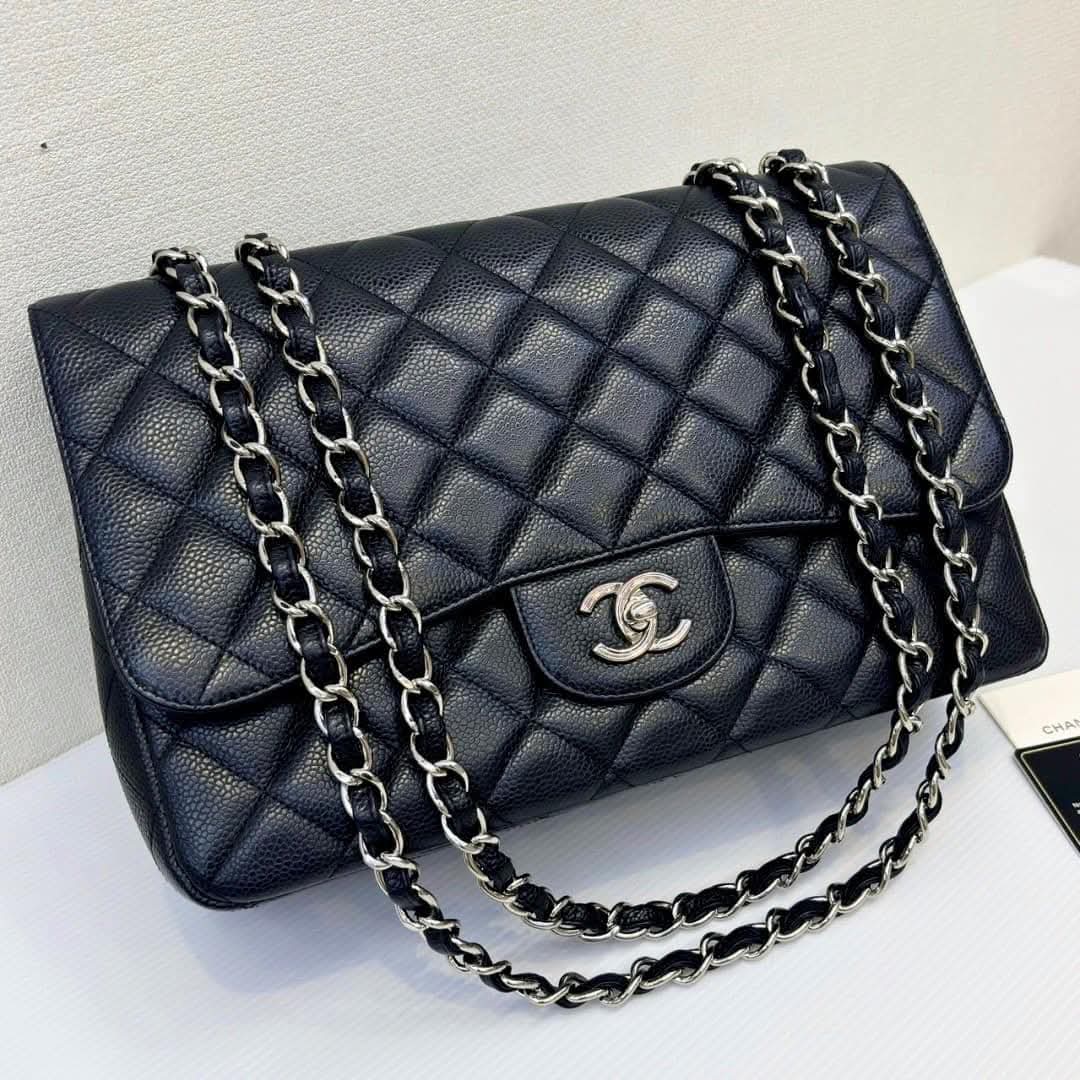 Chanel Classic maxi single flap