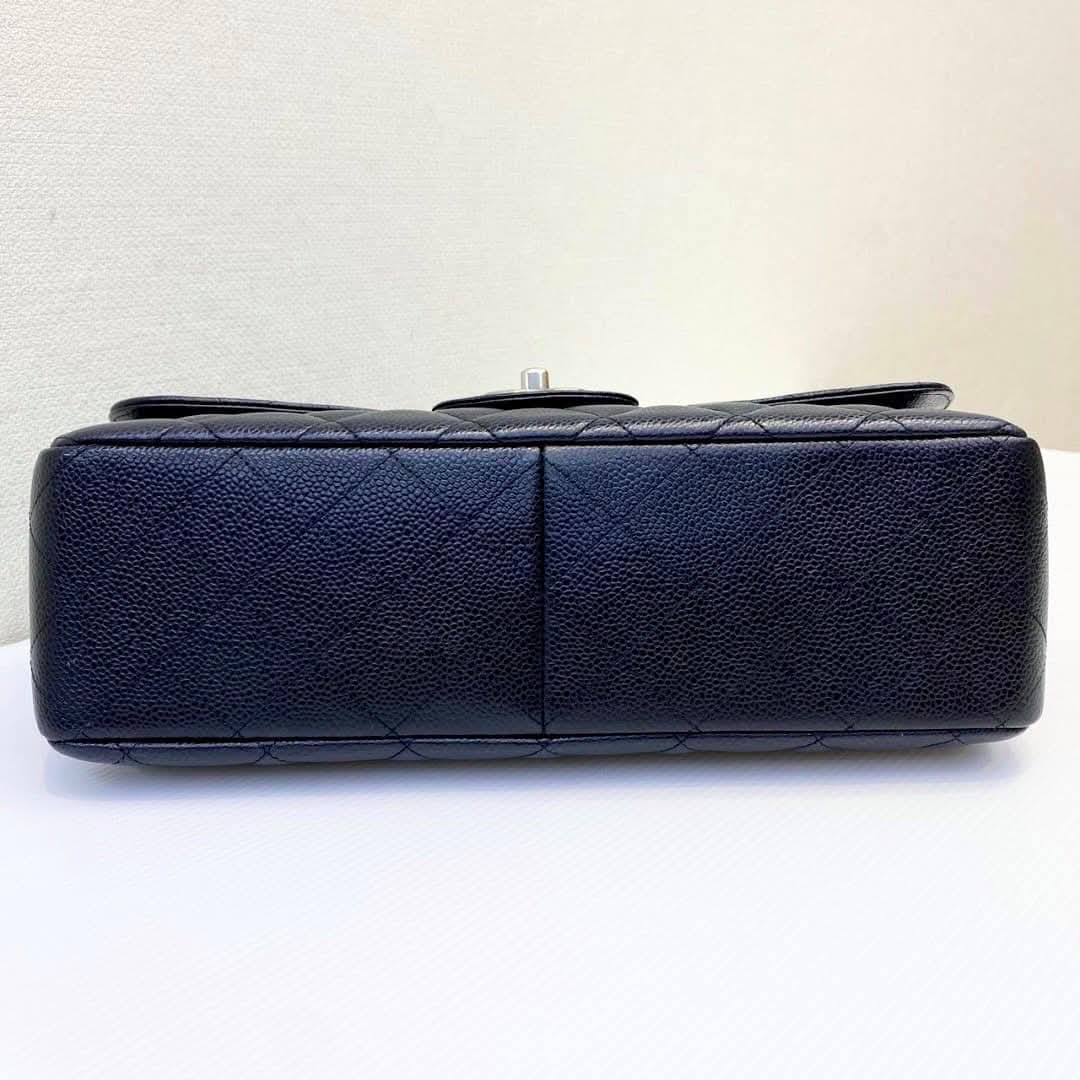 Chanel Classic maxi single flap
