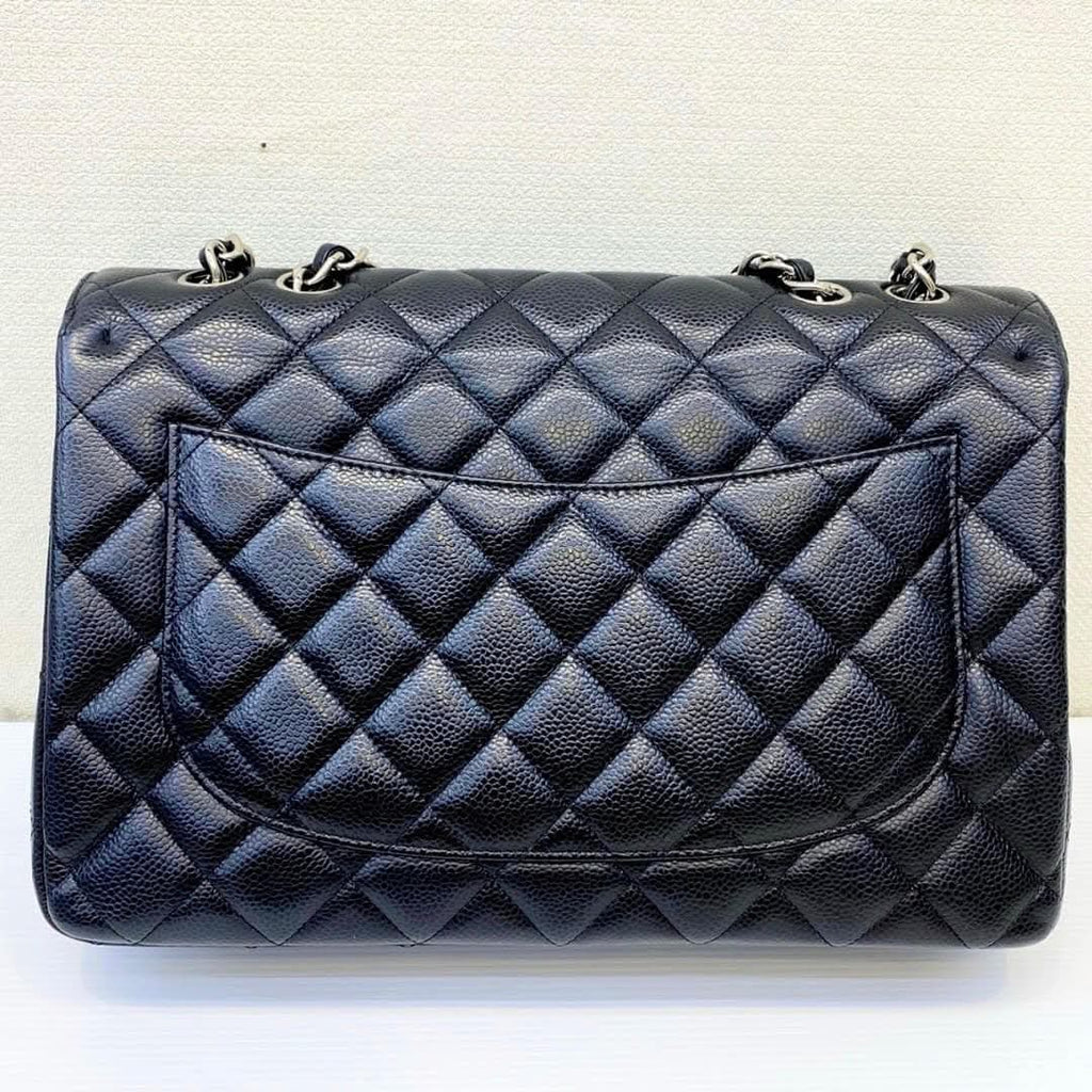 Chanel Classic maxi single flap