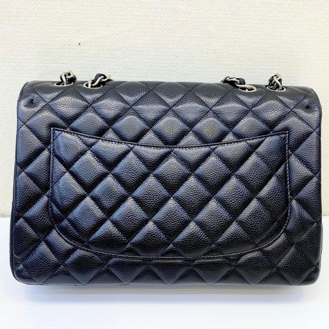Chanel Classic maxi single flap