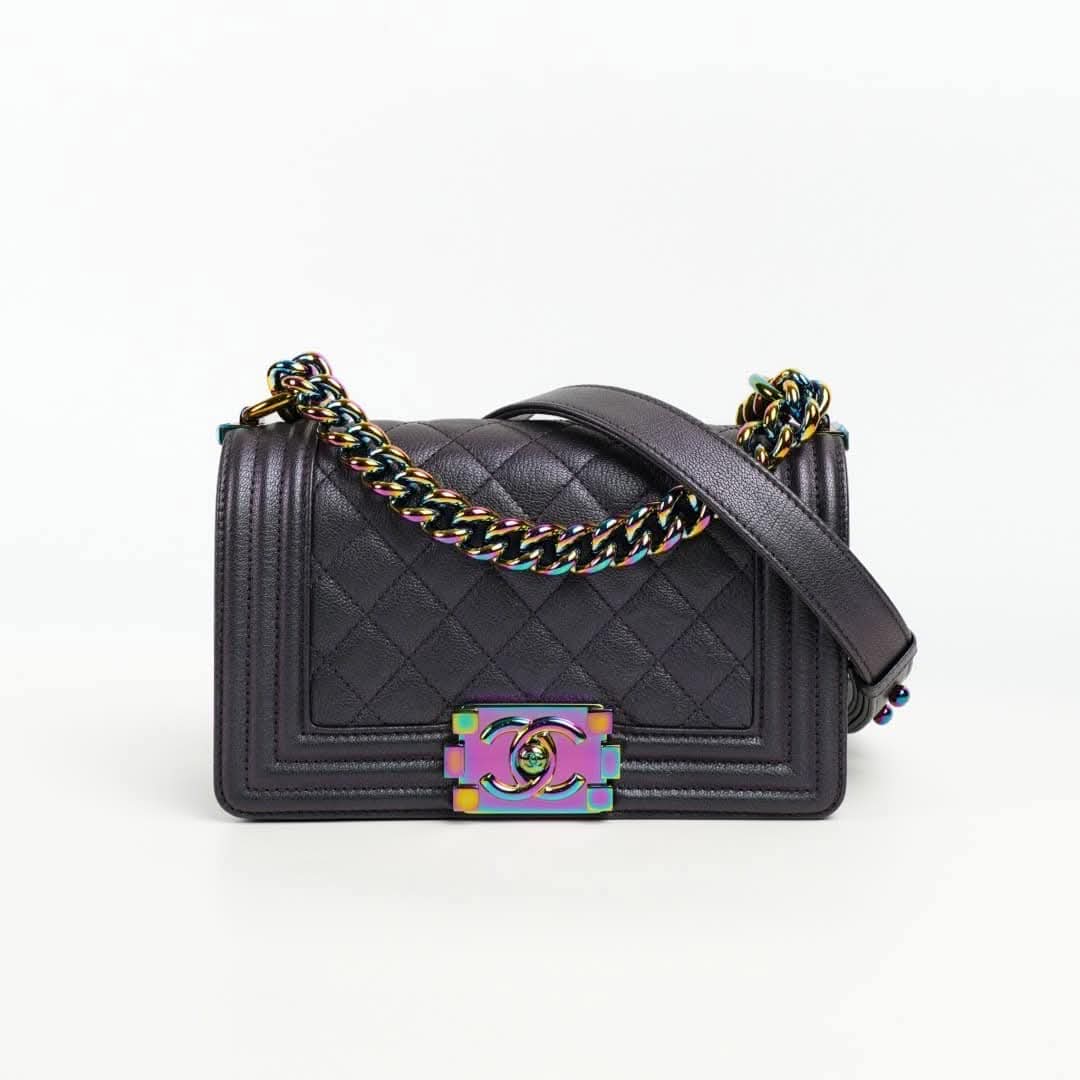 Chanel boy 8